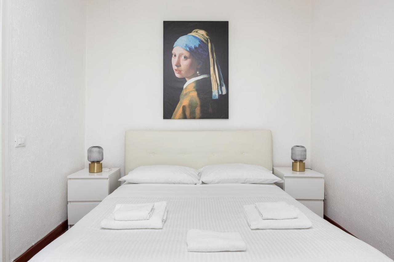 1 Bedroom & 1 Living Room Apt - Duomo 5 Милан Экстерьер фото